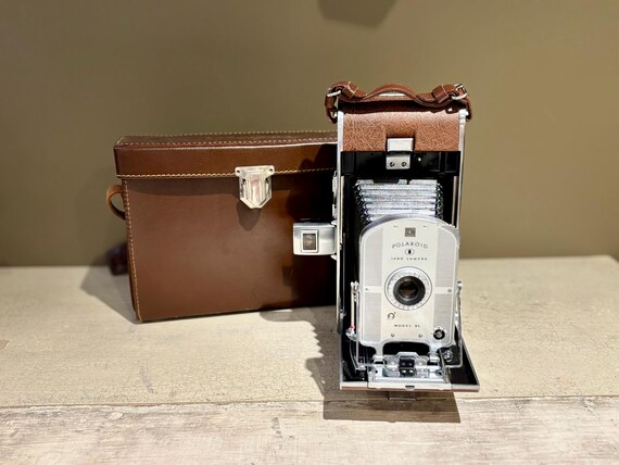 Polaroid Land Camera Model 95 With Original Leather Case and