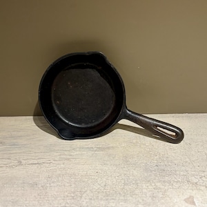 Vintage Findlay No.3 Cast Iron Frying Pan