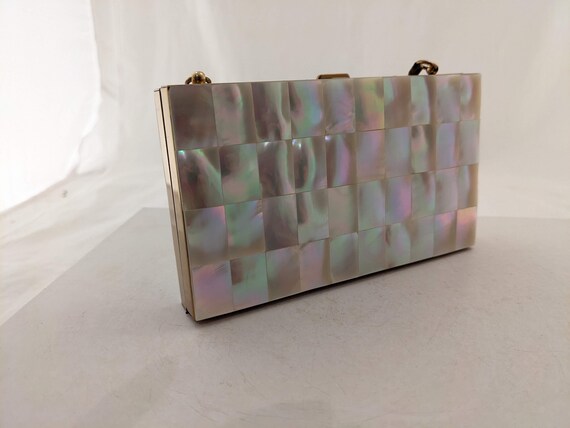 Vintage 1950's Mother of Pearl Clutch Purse w/ Co… - image 4