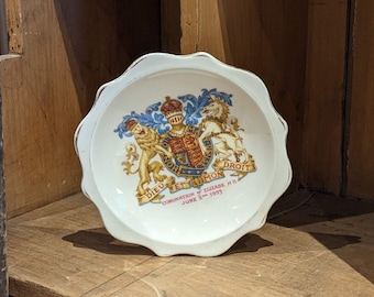Plato de coronación de la reina Isabel II de Royal Albert, 1953.