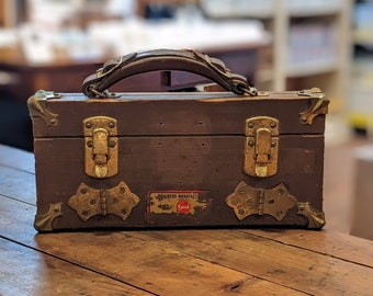 Muestra de vendedor de fabricación de Brainerd vintage para baúles, cajas, cajas de herramientas, miniaturas, pantallas