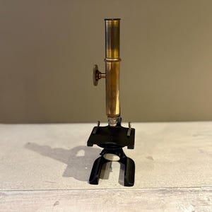 Frühes Gottinga Messing und Gusseisen Mikroskop mit Original Koffer