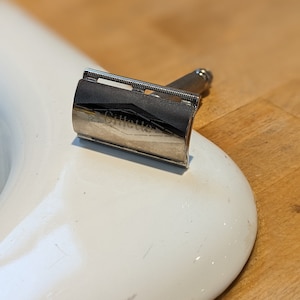 1940s Gillette Tech Ball Handle Safety Razor