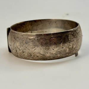 Vintage Canadian Made Tradition Sterling Silver Etched Hinged Bangle Bracelet