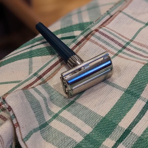 Vintage 1970's English Gillette Slim Twist Safety Razor