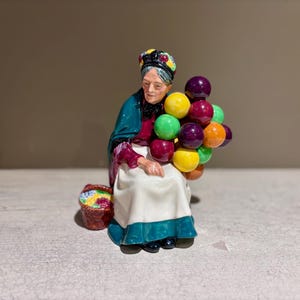 Figurine vintage Royal Doulton The Old Balloon Seller HN1315