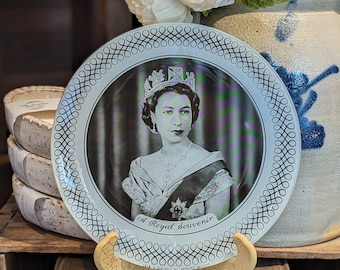 Glasplaat uit 1953 ter herdenking van de kroning van koningin Elizabeth II