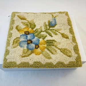 Vintage Hooked Square Mat With Floral Design