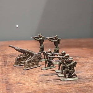 Vintage Toy Lead Soldiers, 2 Lead Canons (Set of 6)