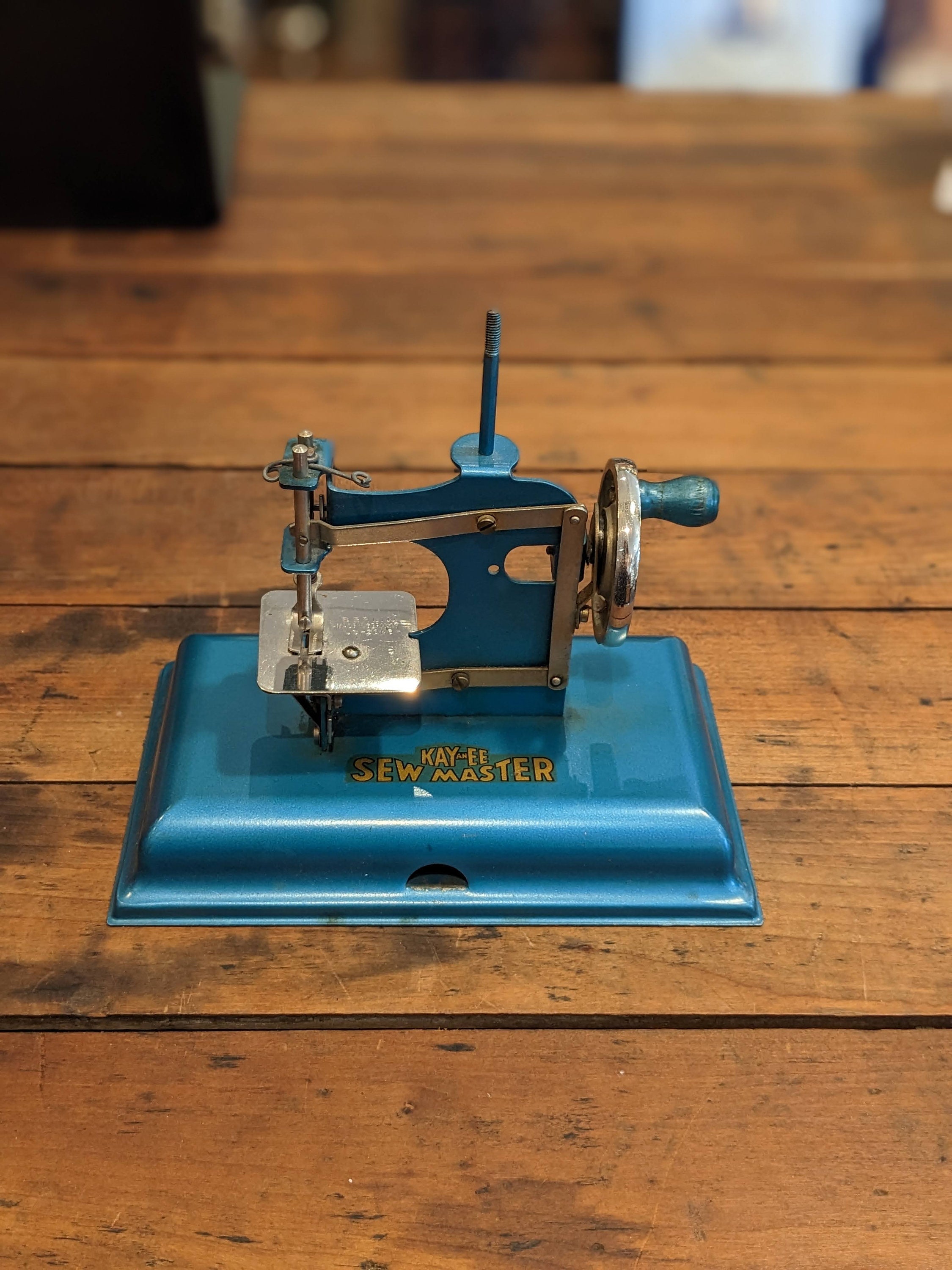 KAYanEE Sew Master Vintage Toy Sewing Machine, pink by Jill