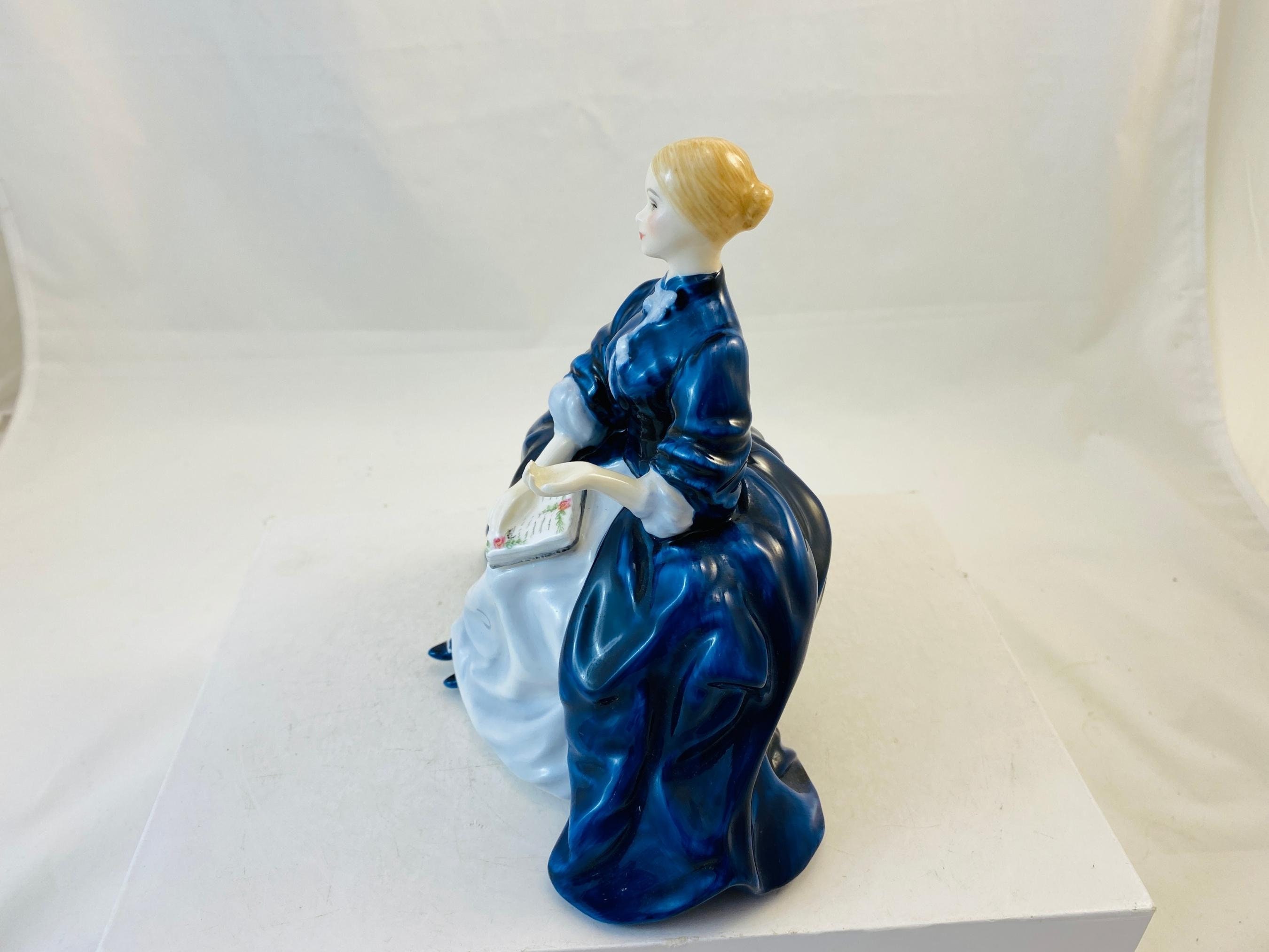 ロイヤルドルトン ローリアンヌ フィギュア- HN 2719 - Etsy 日本