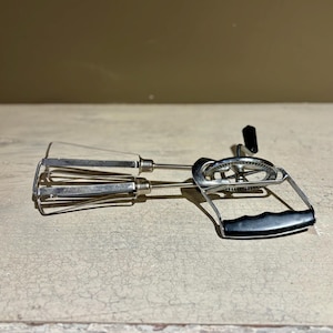 Vintage Hand Crank Egg Beater