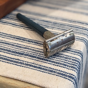 1960s Gillette Slim Twist Blue Handle Men Safety Razor