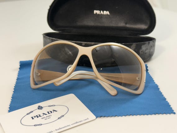 Authentic vintage inspired Prada sunglasses Vintage Sunglasses Prada SPR 10H Made in Italy 2000 main image 2