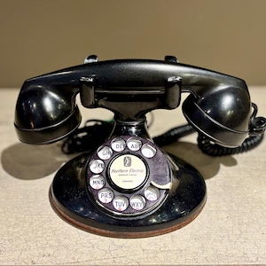 Vintage Model 202 Northern Electric Rotary Dial Tabletop Telephone