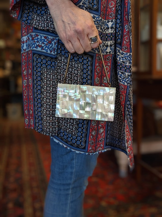 Vintage 1950's Mother of Pearl Clutch Purse w/ Co… - image 1