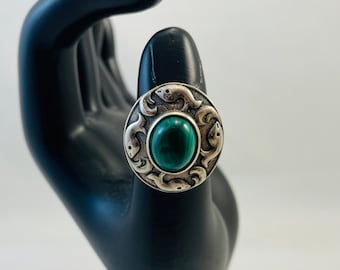 Vintage Sterling Silver Ring with Green Stone - Size 6.75