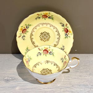 Vintage Paragon Gelb Gold mit Rosen Tee Tasse und Untertasse