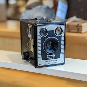 Vintage Kodak Six-20 Brownie Box Model D Camera