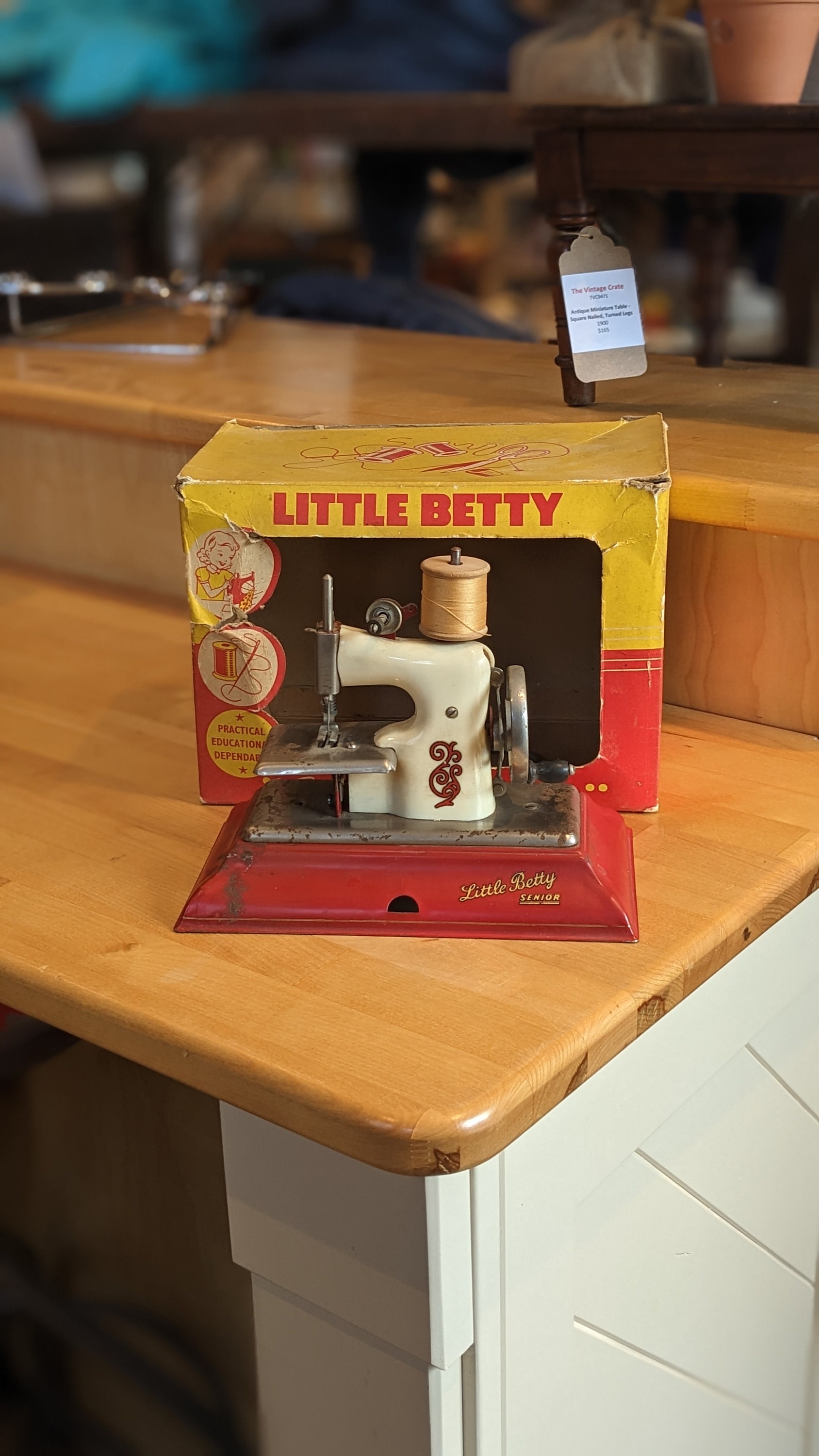 Little Betty Toy Sewing Machine, Vintage Small Sewing Machine in Box, Blue  Metal Little Betty -  Sweden