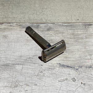 Rasoir de sûreté Gillette C2 à pointe évasée, 1957
