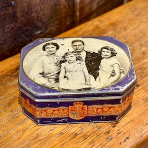 Vintage Tin with King George VI and Family