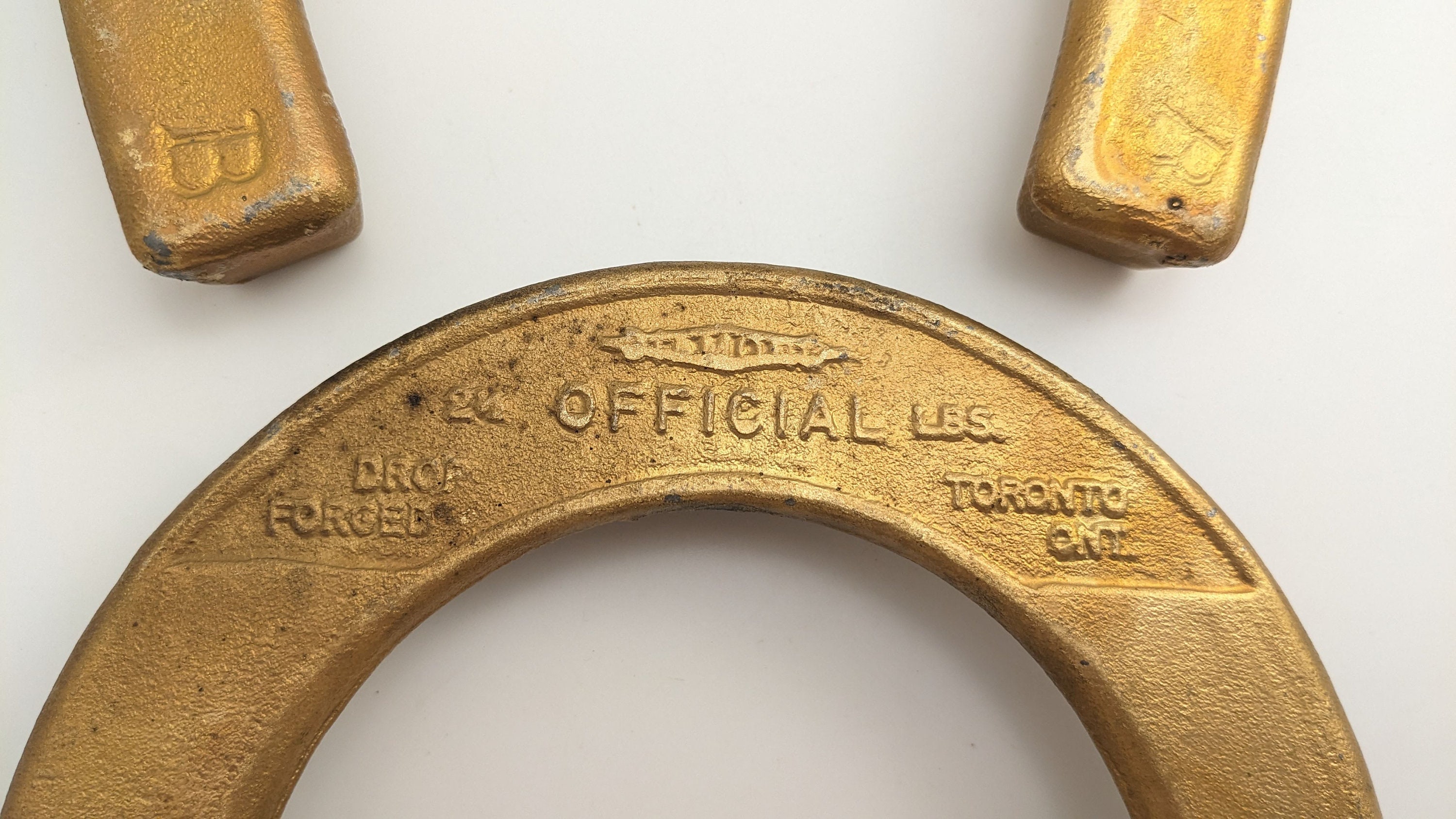 Vintage Pitching Horseshoe Set Diamond Official 2.5lb Complete A B w Vintage Pitching Horseshoe Set Diamond Official 2.5lb Complete A B w