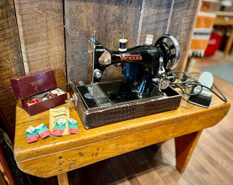 ヴィンテージ 1960 年代 Vendomatic デラックス ミシン – ペダルなし