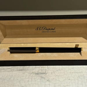 S.T. Dupont Classic Laque de Chine Fountain Pen with 18 KT Nib and Case