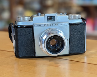 Appareil Photo Vintage Kodak Pony II – Avec étui – Excellent état