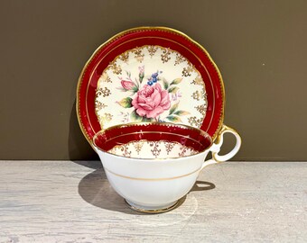 Vintage Aynsley Cabbage Rose tekopp och fat med vinrött och guldmönster