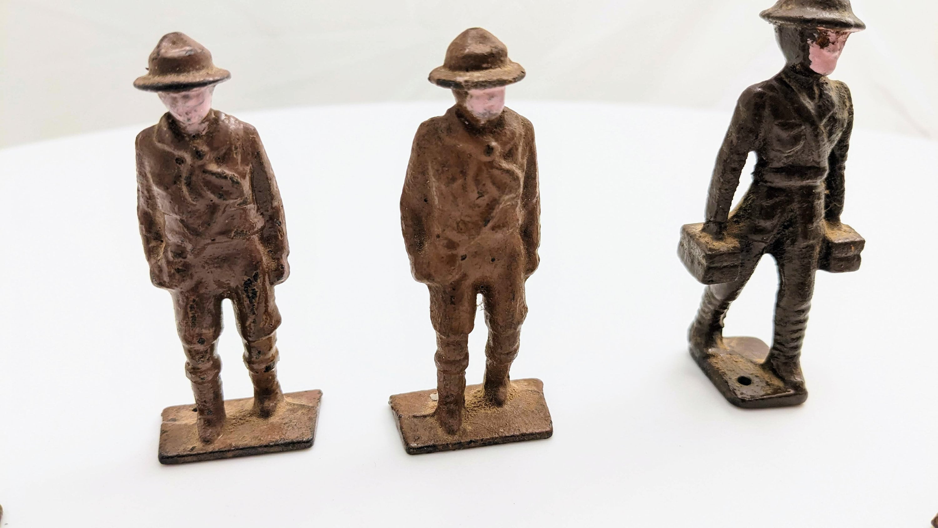 Lot De 10 Figurines Soldats De Plomb Anciens – Collection Militaire Rare – Vintage