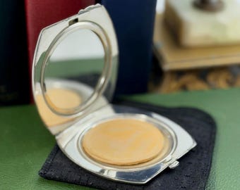 Estuche compacto de plata esterlina de la década de 1930
