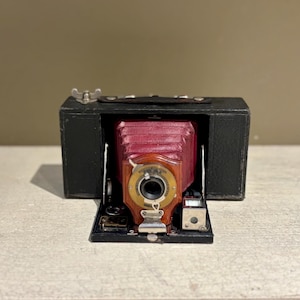 Antique Kodak No.2 Folding Brownie Camera (B)
