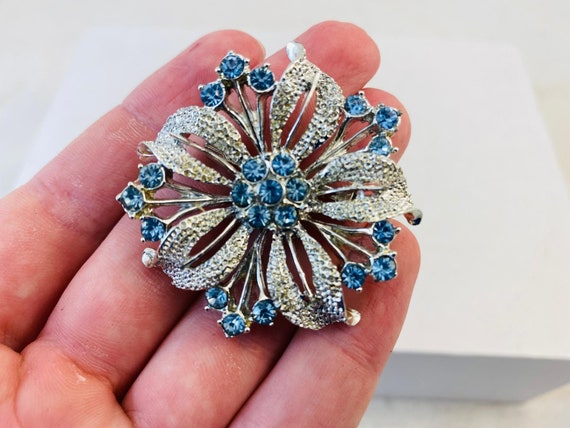 Broche Vintage Fleur Argent - Bijou De Costume En Métal - Très Bon état