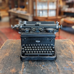 1937 Royal KHM Typewriter