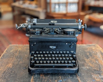 1937 Royal KHM Typewriter