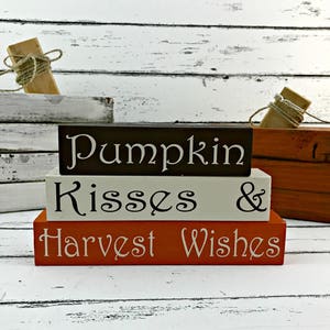 Pumpkin Kisses and Harvest Wishes Fall Wood Blocks Fall Tiered Tray Decor Pumpkin Decor Bild 5