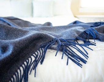 Baby Alpaga Throw Blanket, Navy Blue, 100% Pure Baby Alpaga, Super Cozy & Soft Jeté / écharpe de couverture, Qualité exceptionnelle, Le cadeau parfait!