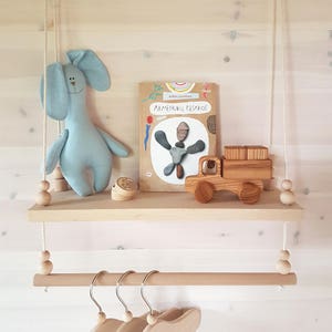 Balançoire en bois / étagère suspendue / étendoir pour enfants / décoration de chambre d'enfant / organisateur de vêtements étagère