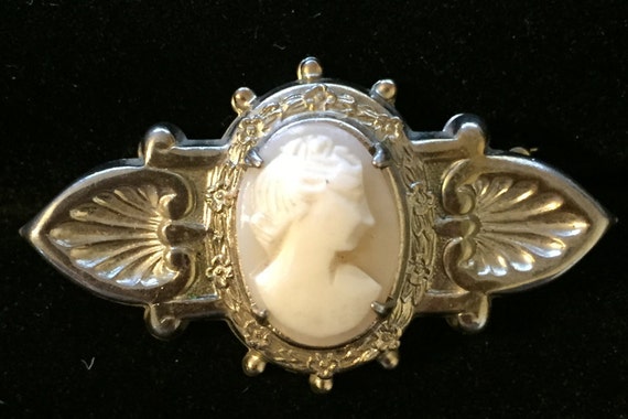 Antique hand carved shell cameo, Right facing came