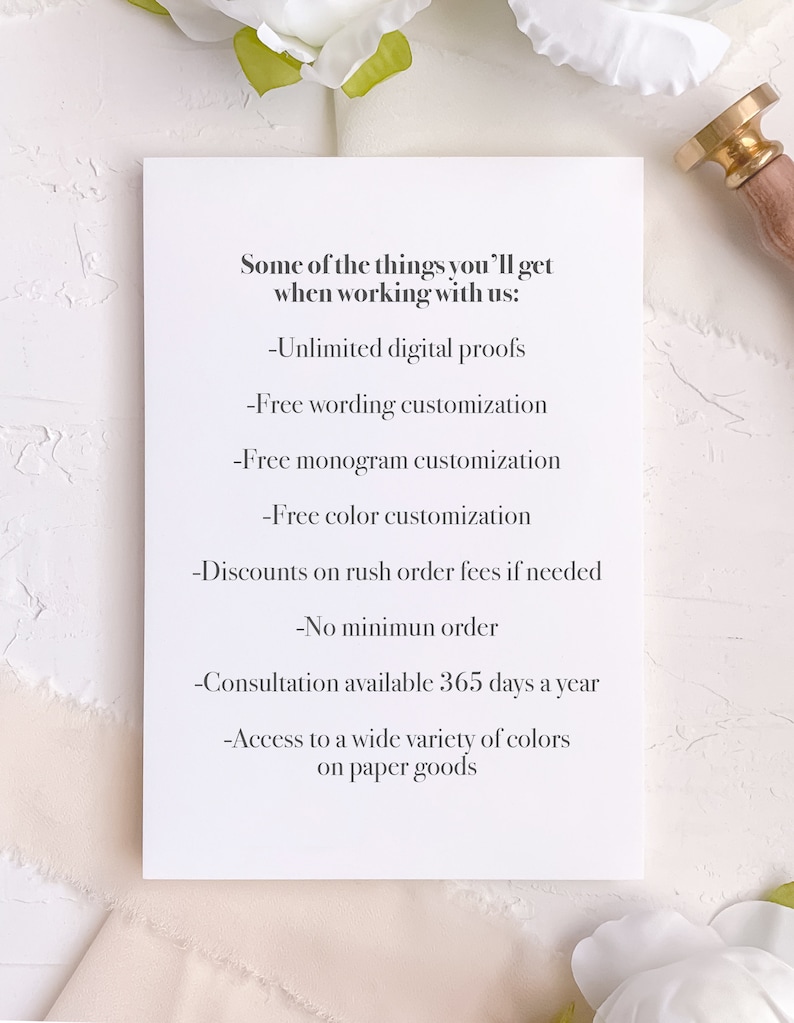 Puede incluir: Una tarjeta blanca con texto negro que enumera los beneficios de trabajar con una empresa. El texto dice: "Some of the things you'll get when working with us: -Unlimited digital proofs -Free wording customization -Free monogram customization -Free color customization -Discounts on rush order fees if needed -No minimum order -Consultation available 365 days a year -Access to a wide variety of colors on paper goods"