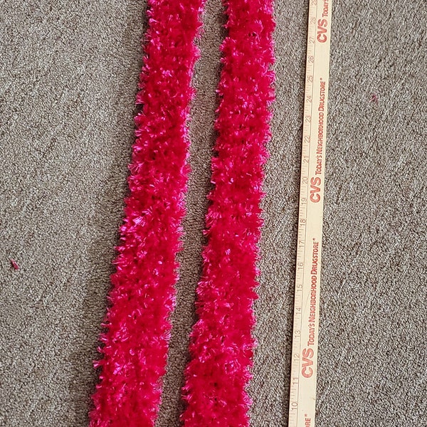 Hand Knit Scarf Bernat Boa Cherry Lark 102 x 3 inches