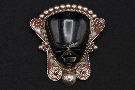 Art Deco Jewelry From Mexico, A Mid Century Brooch Pin On Neo Aztec Design, Sterling Silver And Carved Black Onyx, Retro Ethnic Fashion Art