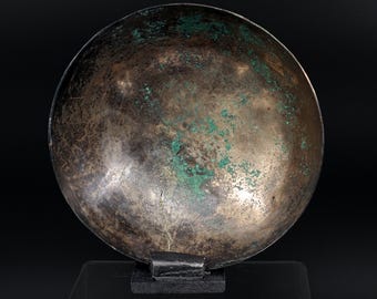 古代近東、ササン朝ペルシア帝国、紀元3世紀から7世紀頃。簡素な青銅製の鉢またはフィアレ、古代美術品