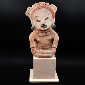 Ancient Pre Columbian Veracruz Pottery Female Sitting Figure, Remojadas Type Dated As Between 400 to 600 AD, Eastern Mexico, Mesoamerica Art image 4