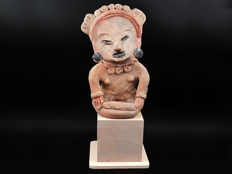 Ancient Pre Columbian Veracruz Pottery Female Sitting Figure, Remojadas Type Dated As Between 400 to 600 AD, Eastern Mexico, Mesoamerica Art image 4