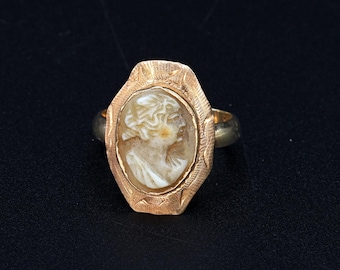 Antique 1880s Grant Tour Ring With Carved Shell Cameo And A 10 Karats Gold Setting, Italian Jewelry, Size 5 USA Charts, Total Weight 3 grams
