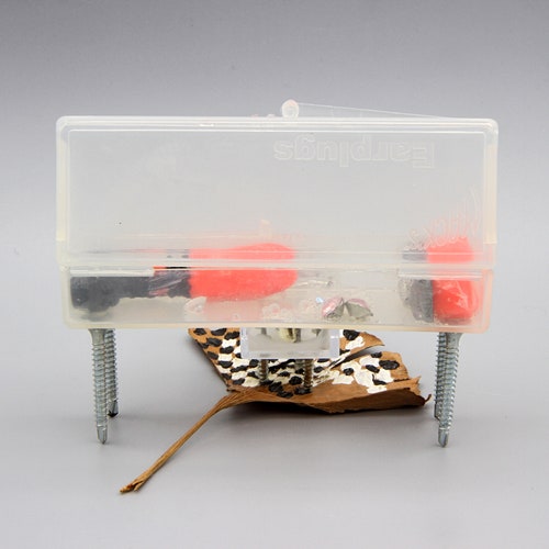 Trash Art Sculpture, Musical Sculpture Piano and Stool, Lady shops Gaga Piano, Sparkling Figurine, Funny Artwork, Small Stiletto Shoes, Luxury Car