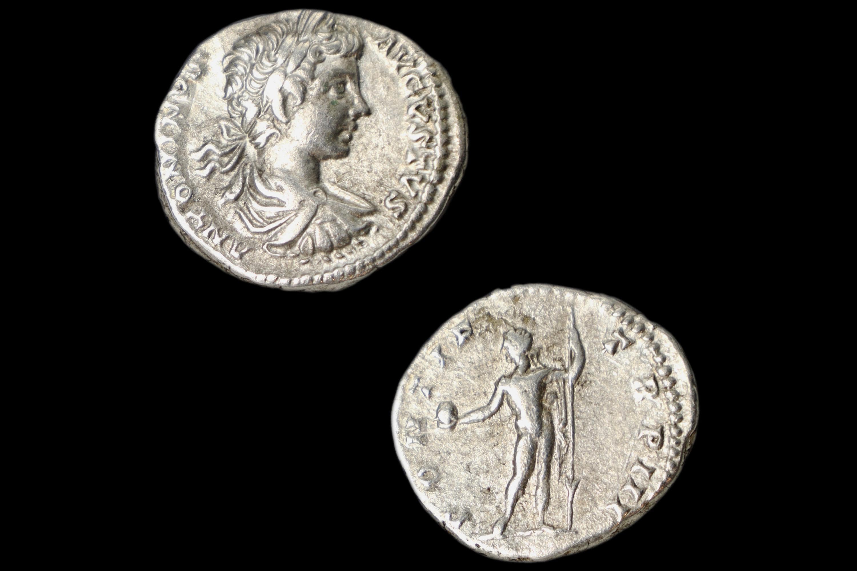 古代ローマ帝国 紀元3世紀。カラカラ帝時代の銀貨デナリウス、太陽
